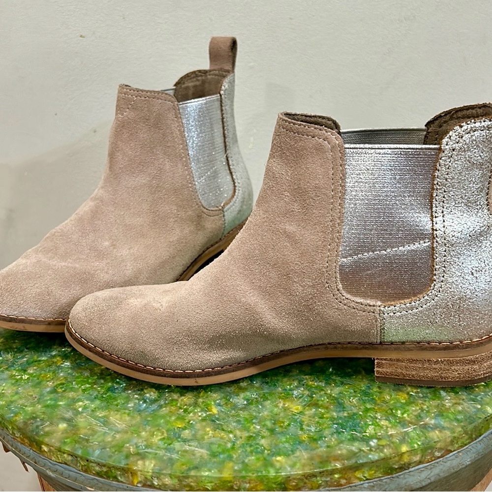 TOMS brought boots, small wooden heel, silver detail